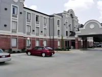 Holiday Inn Express & Suites GREENVILLE by IHG - Parking