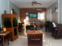 La Derra Hotel - parking