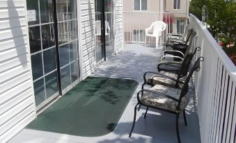 Carriage House Inn