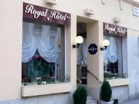 Royal Hôtel Hôtels à : Buc