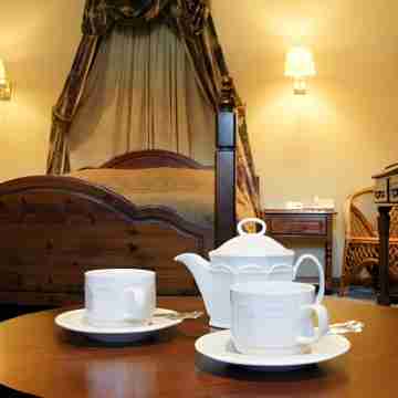 Bear Crickhowell Rooms