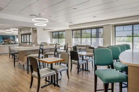 Comfort Inn & Suites Clarksville - Louisville North Отели в г. Кларк