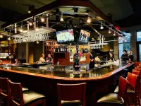Holiday Inn & Suites BLOOMINGTON-AIRPORT by IHG - bar
