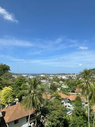 รูปภาพของBoho chic sea view apartment in Kata