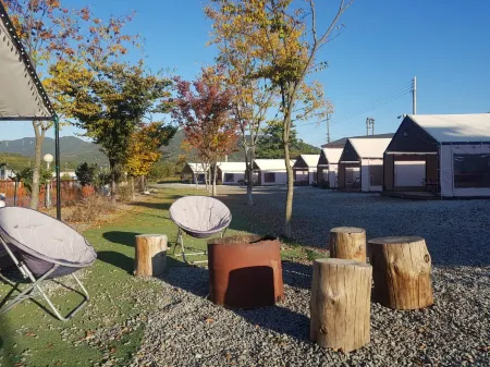 Yeongcheon Kids Farm Glamping Отели рядом с достопримечательностью «Solonggo Glamping»