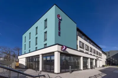 Premier Inn Guernsey St Peter Port (Admiral Park) فنادق في Saint Peter Port