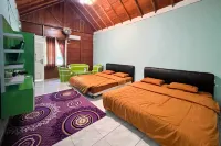 RedDoorz at Villa Waterfun Favour Pagar Alam Hotel dekat ALUN ALUN SELATAN