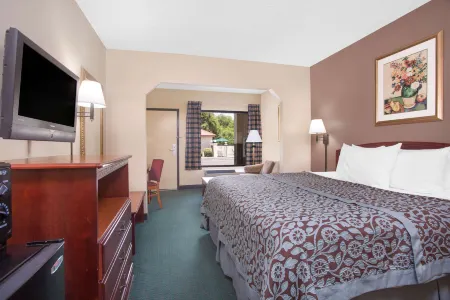Days Inn by Wyndham Dublin GA Отели в г. Дублин