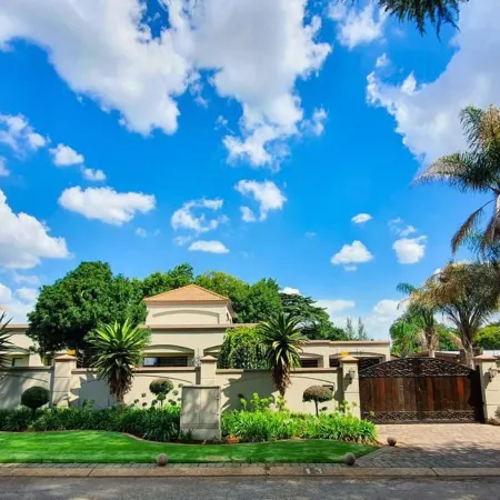 Or Tambo Airport Holiday Home