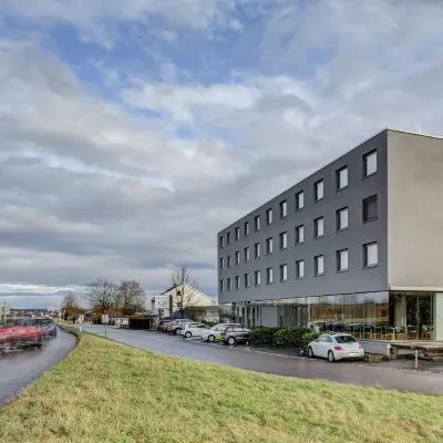 EXo Fly Level 4 Hotel Stuttgart-Flughafen ヒューメイデン周辺のホテル