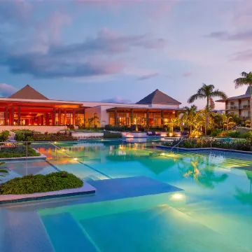 Crowne Plaza FIJI NADI BAY RESORT & SPA by IHG