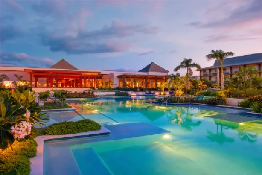 Crowne Plaza FIJI NADI BAY RESORT & SPA by IHG