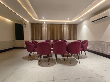 LA FALCON Отели в г. Рохтак