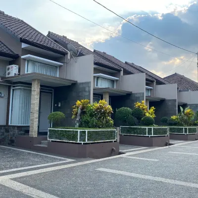 Green Patriot Resort Hotels near Rumah Makan Cibiuk