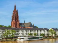 Arena an der Friedberger Warte Hotels near Dornbusch