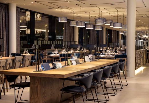 힐튼 암스테르담 에어포트 스키폴 로비