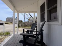 Plum Island Chic Cottage-Steps to Beach! Hotels in Newbury
