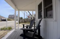 Plum Island Chic Cottage-Steps to Beach!