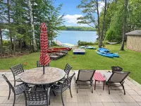 White Pines Cabin: Ideal Location for Family, Fishing & Fun~Inc. 12 Boats+Motor! - Wi-Fi