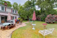Spacious 5 bedroom, cozy home with private beach access!