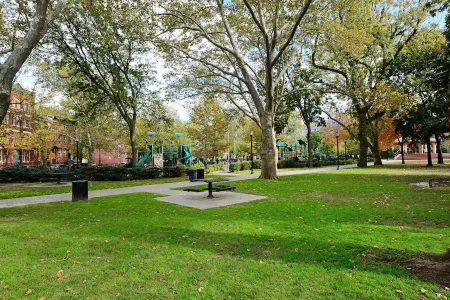 Renovated 1 Bedroom in Heart of Hoboken Close to NYC Отели рядом с достопримечательностью «Технологический институт Стивенс»