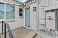 From the City to the Slopes - Stylish 2 Bedroom in the Heart of Denver!