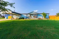 Lakefront Home with Dock, 6 Kayaks! 3 Miles to Granbury Square