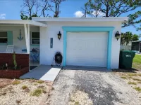 Beautiful Family Home near Fort Myers Beach/Sabibel. Pet-Friendly. Hotels near Gulf Points Square