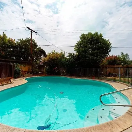 Stylish & Remodeled - Walk to Fresno State Stadium