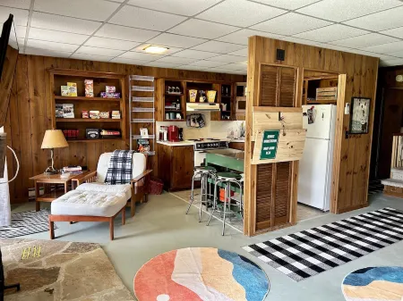 NEW Papa's Place on 1st hole Linville Land Harbor Pet Friendly