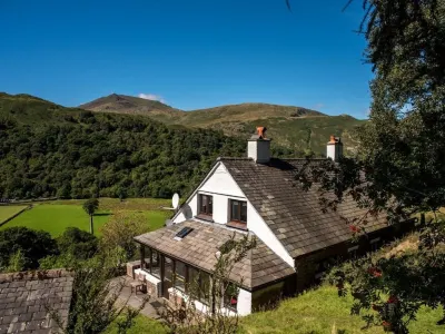 Detatched, Cosy Cottage With Mountain Views - Parking, Sleeps 8, Pet-friendly Hotels near Place Fell