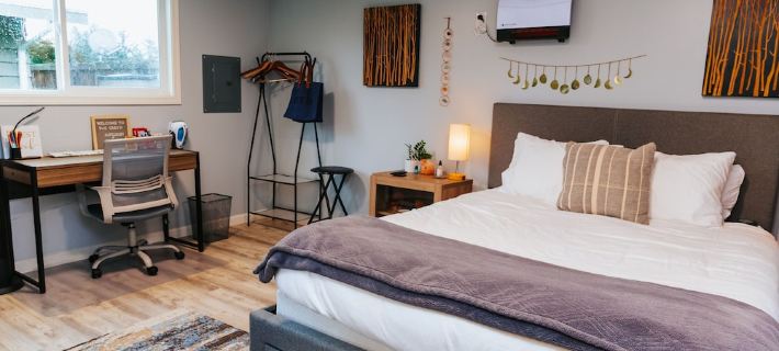 Bellevue Guesthouse by Lake Sammamish- EV, Patio โรงแรมในเบลเลอวู