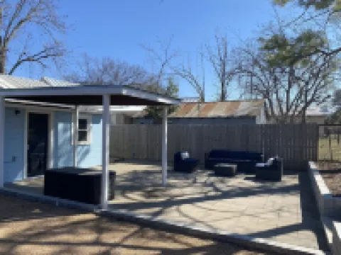 Dog friendly NON SMOKING Cottage 1 block from Town Square Hotels in Mason County