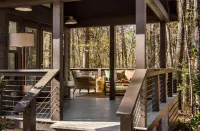 Enjoy the lake & mountain retreat at The Water & Woods Tiny Home