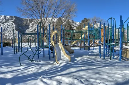 Stylish Home, Great Location Отели рядом с достопримечательностью «The Hideout at Glenwood Springs»