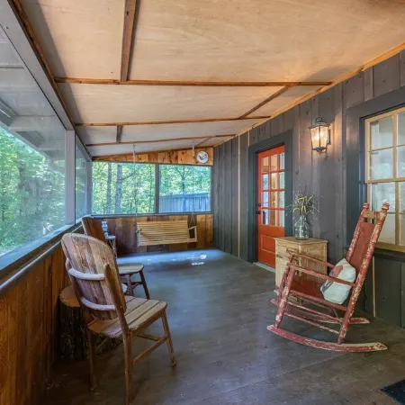 Near Lake Burton, gorgeous Mtn. View, 1920 Timpson Creek School House.