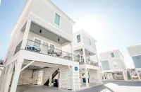 The Sand Haus - Steps to Beach - 7 Separate Beds - Pet Friendly - Pool - Grill