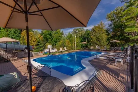 Lake George 6 Bedroom Home lake access