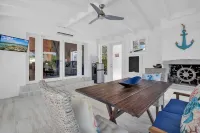 Harbor Hideaway - 3bed,2bath,50' dock, heated pool, tiki with all the amenities. - ที่มีฟิตเนส