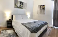 Modern Centrally Located Clean Condo Close to Downtown! Hotel dekat Grindstone Nature Area