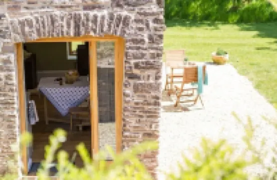 1 bed Barn, open living space , pet friendly, rural, with easy access from M4