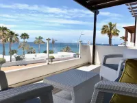 Beautiful apartment facing the sea with Wifi and AC