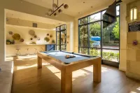 Luxury Resort Condo by Six Flags Magic Mountain Hotels near California Institute of the Arts