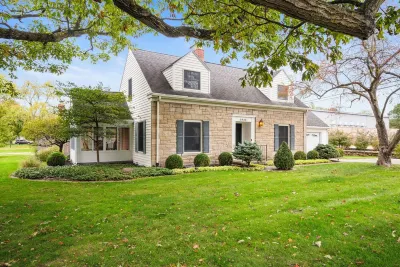 The University House King Beds+Fast WIFI+W/D Ball State University附近的飯店