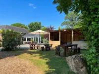 Beautiful Large Country Barn Conversion Hot Tub, Pool, BBQ Hut, Large Grounds Hotels in 