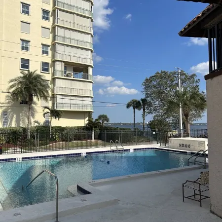New Listing!  Historic Cocoa Village with Pool on Banana River! Отели в г. Рокледж