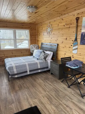 Cozy Lake Side Cabin