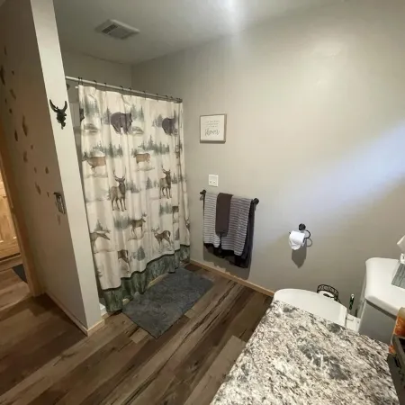 UP Riverfront Cabin with rustic charm & modern amenities. Great for families!
