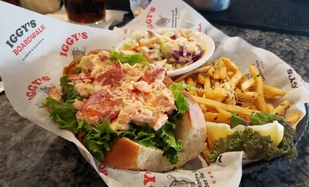 The Loft at Oakland Beach Ask About Off-season Discounts 5 min from Airport.