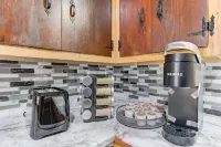 Workers Haven - Pet Friendly- Patio - Fiber Wi-Fi - King Bed Hotels in Beaumont